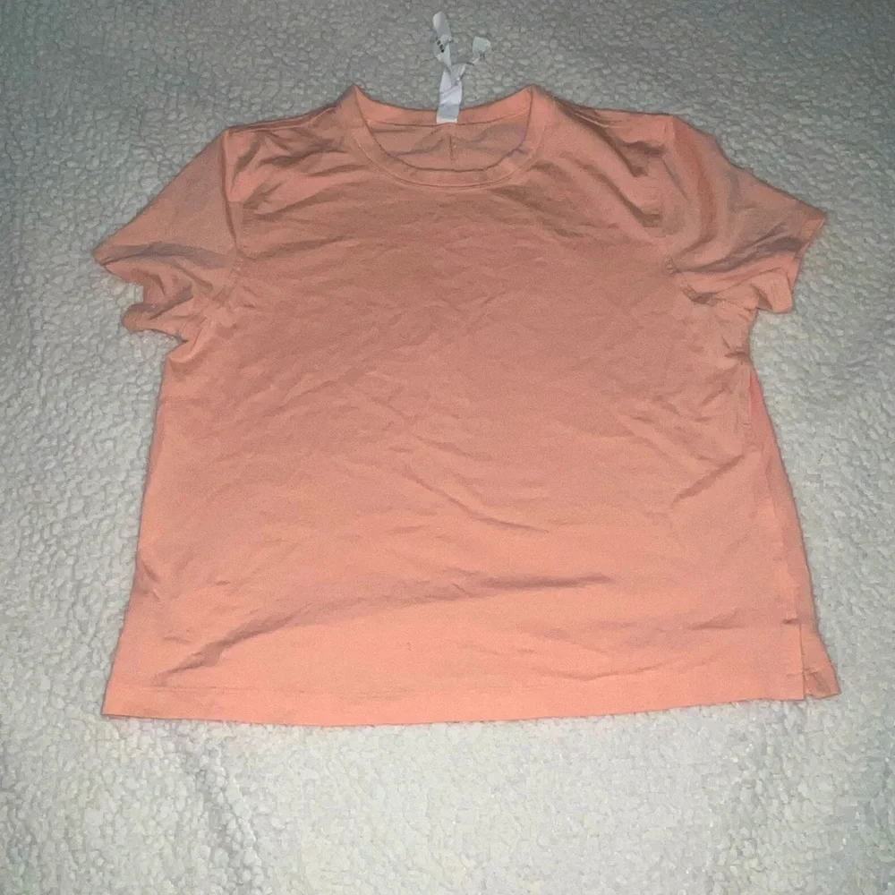🍊lululemon basic tee🍊 - Picture 1 of 4